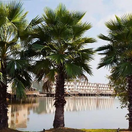 ☆Live On The Water! Lake Palmetto Palm W/ Patio - 10Min To Downtown & Beaches☆ Charleston Esterno foto