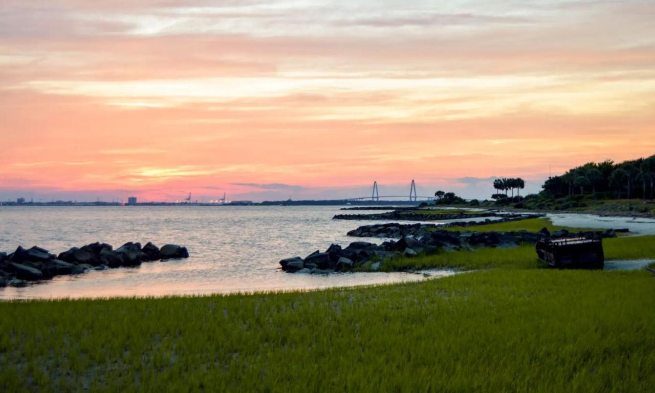 ☆Live On The Water! Lake Palmetto Palm W/ Patio - 10Min To Downtown & Beaches☆ Charleston Esterno foto