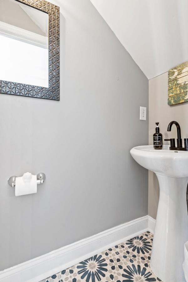 ☆Live On The Water! Lake Palmetto Palm W/ Patio - 10Min To Downtown & Beaches☆ Charleston Esterno foto