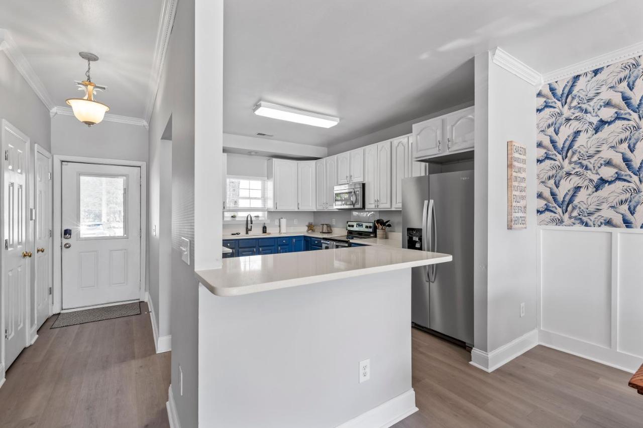 ☆Live On The Water! Lake Palmetto Palm W/ Patio - 10Min To Downtown & Beaches☆ Charleston Esterno foto