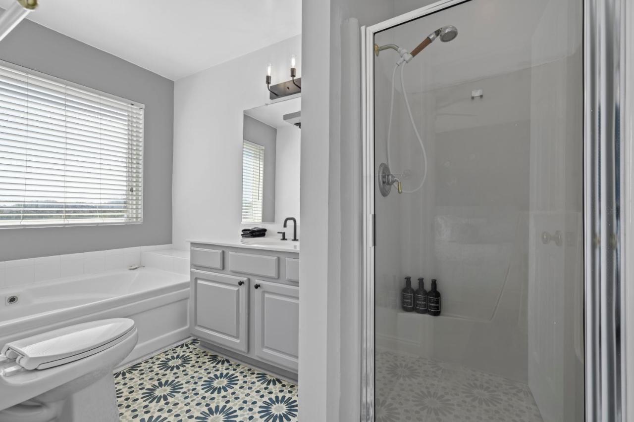 ☆Live On The Water! Lake Palmetto Palm W/ Patio - 10Min To Downtown & Beaches☆ Charleston Esterno foto