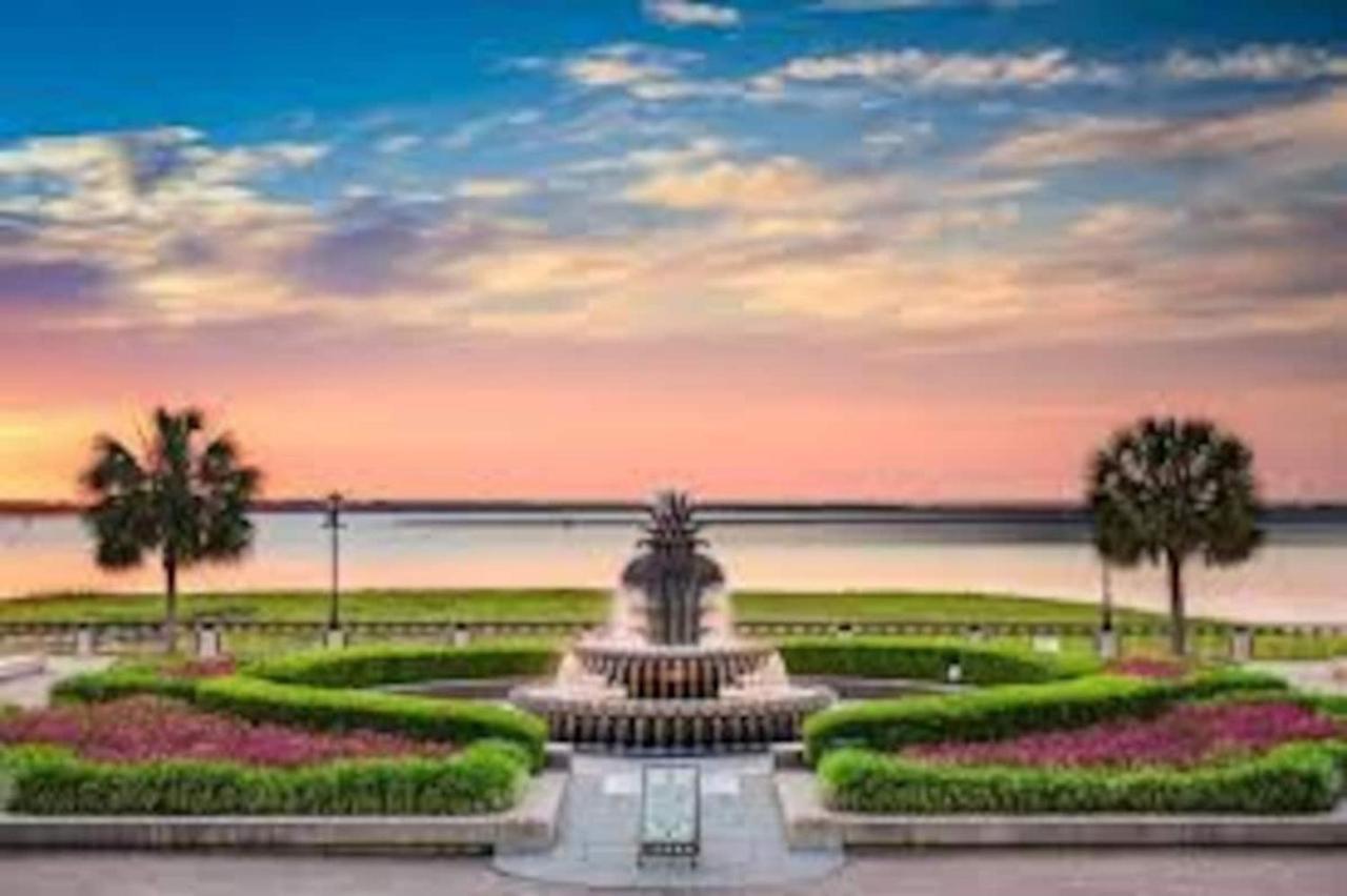 ☆Live On The Water! Lake Palmetto Palm W/ Patio - 10Min To Downtown & Beaches☆ Charleston Esterno foto